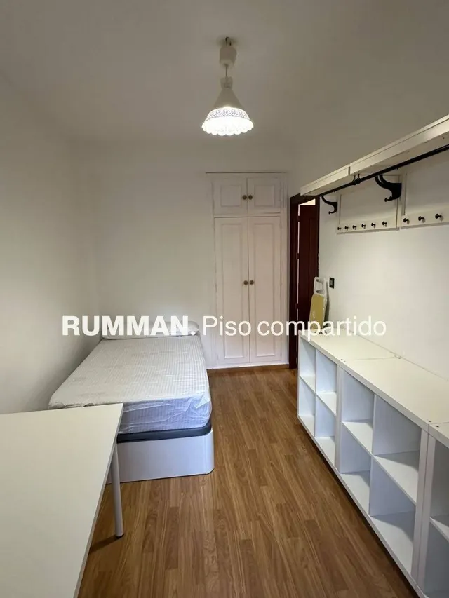 EST / TRAB. Piso de TRES dormitorios, zona Jardines del Triunfo — 22