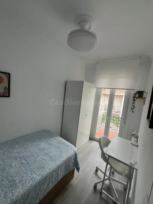 Amplia Habitación Reformada en Ourense - Zona O Vinteún - - foto 2