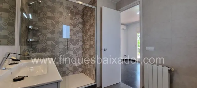 ¡FINQUES BAIXADOR PRESENTA ESTA CASA A 4 VIENTOS EN LA PLAYA! — 27