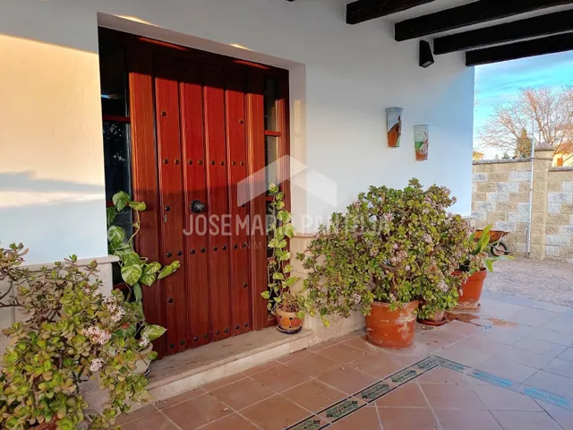 CHALET CON PISCINA EN JUNTA DE LOS RIOS — 6