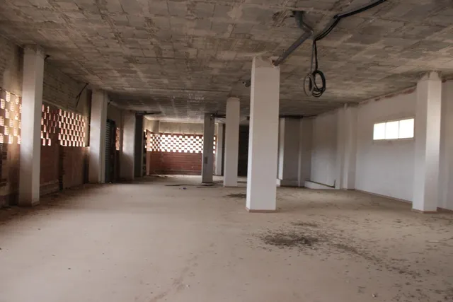 Se alquila local comercial en zona Squash de origen, posibilidad de alquilar todas las dimensiones q — 3