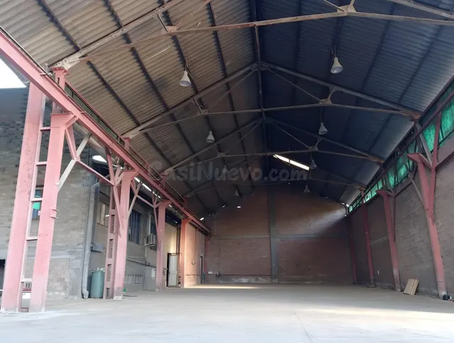 NAVE INDUSTRIAL EN FLIX CON PUENTE GRUA 6 TM