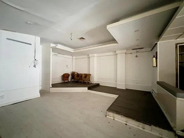 Local Comercial en Calle Enrique Villegas Vélez — 8