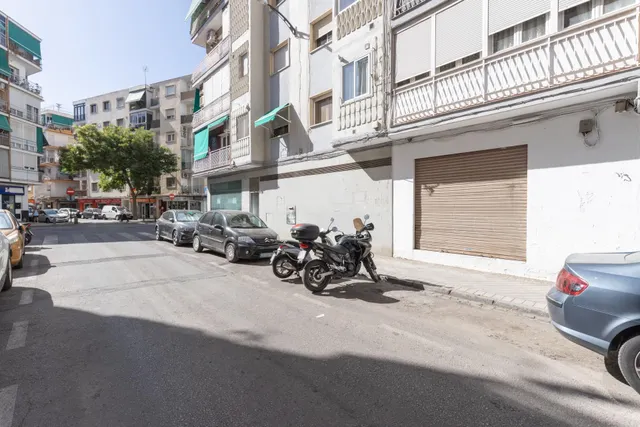 ¡Gran oportunidad de inversión en el Zaidín! — 23