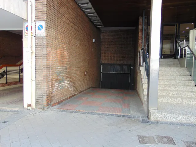 PLAZA DE GARAJE EN VENTA CALLE CLARA DEL REY PROSPERIDAD — 10