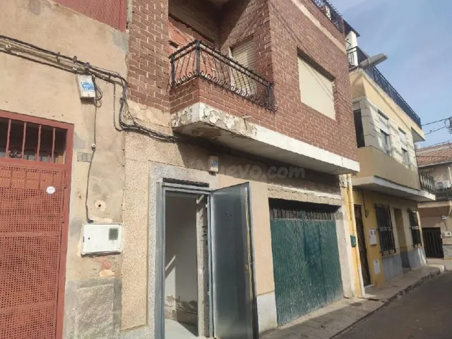 Oportunidad en Murcia: Vivienda para reformar a tu gusto - foto 2