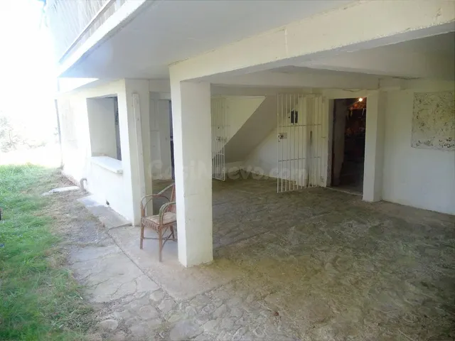 Amplia finca con varias edificaciones - foto 5