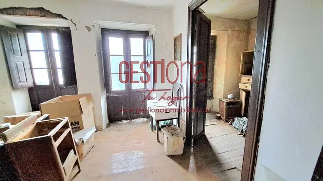 CASA DE PIEDRA EN LIERGANES. — 28
