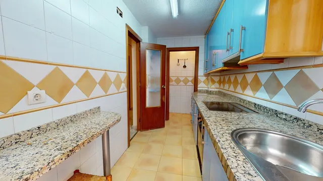 Magnifica vivienda situada en plena judería, con tres dormitorios, baño y cocina con acceso a un ámplio patio! — 8