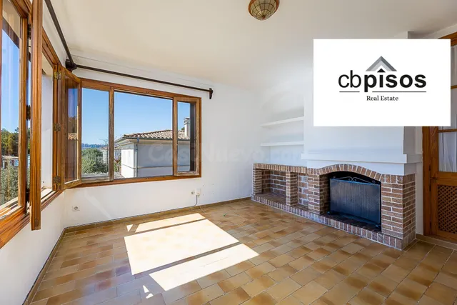 EN VENTA ENCANTADORA VIVIENDA CON JARDÍN, TERRAZ DE 24m2 Y C - foto 2
