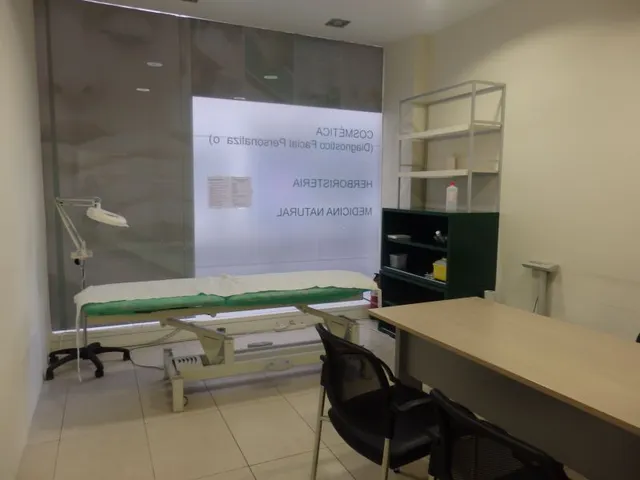 Local comercial en Fernando Remacha — 28