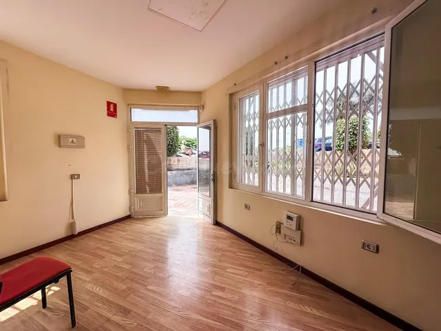 LOCAL COMERCIAL EN ESQUINA CON DOS FACHADAS | LOS OLIVOS, ADEJE — 5