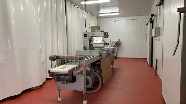 Venta de restaurante y fábrica de embutidos — 46