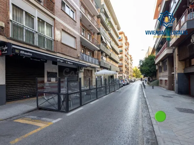 Local comercial de 150 m2 entre Camino de Ronda y Alhamar – 