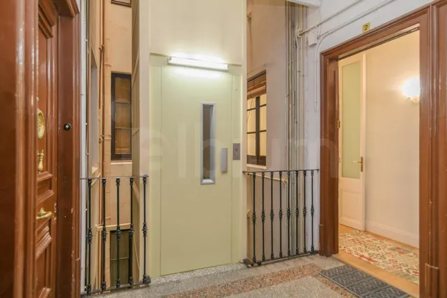 Vivienda con balcón y ascensor en pleno corazón del Gòtic — 49