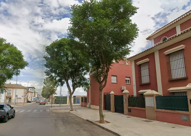 Venta casa en Brenes (Sevilla) — 2
