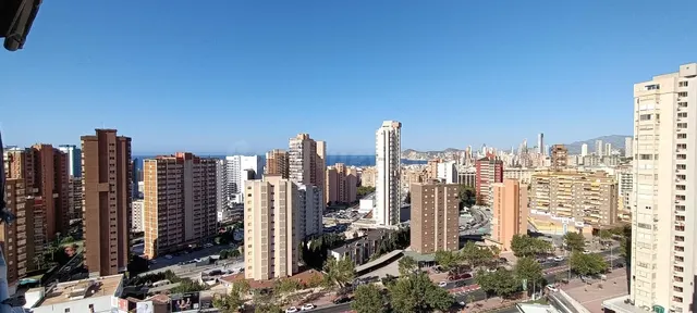 PISO REFORMADO CON VISTAS PANORAMICAS, PARKING Y PISCINA EN 