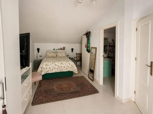 Casa de 3 plantas a solo 200 metros de la playa con vistas al mar — 41
