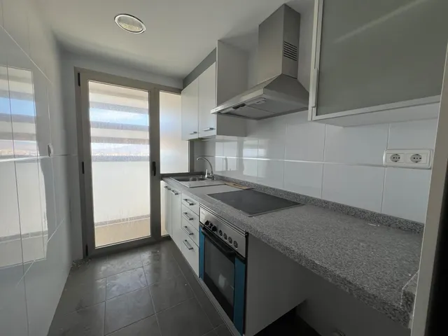 SE VENDE APARTAMENTO CON VISTAS MAGNIFICAS AL MAR NUEVO A ES - foto 3