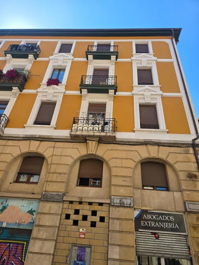 Buen piso en la calle Cortes — 2