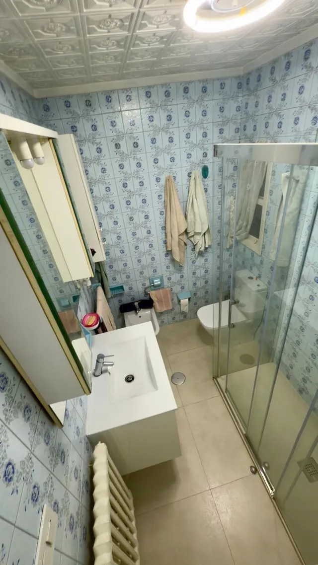 ¡Tu nuevo hogar en este encantador piso en un edificio con carácter del año 1975 y 4 habitaciones! — 25