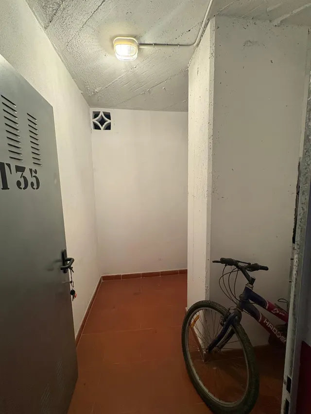 Piso en Teatinos en urbanización con dos aparcamientos — 35