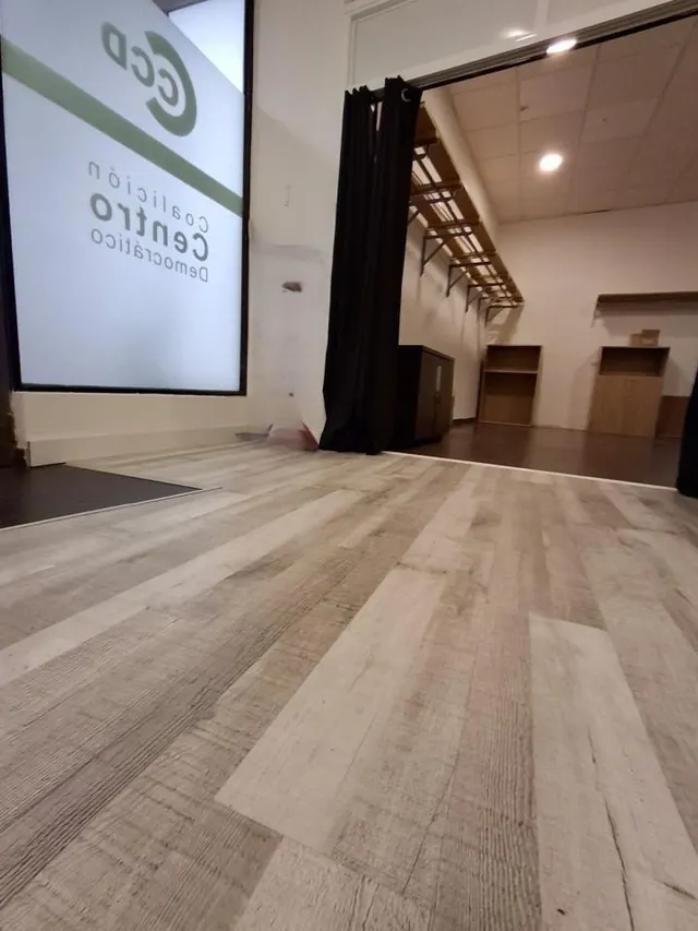 Local comercial ideal en la Galería Cambre  | Espacio versátil y céntrico para tu negocio — 8