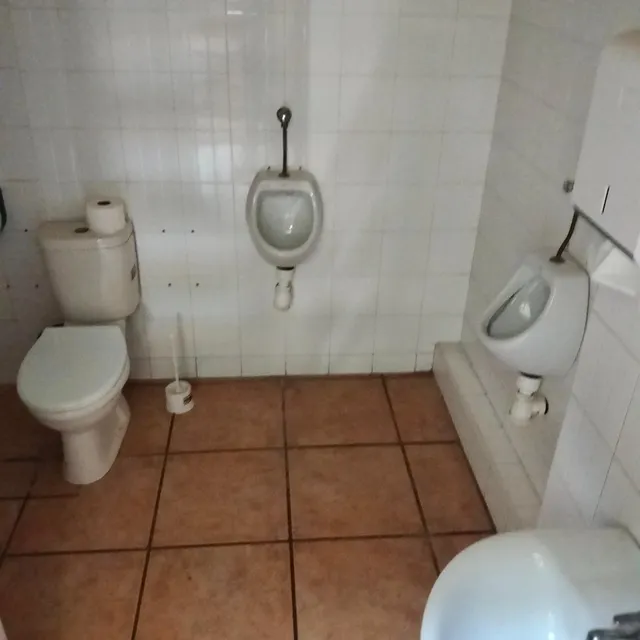 AMPLIO LOCAL PARA BAR/RESTAURANTE CON LICENCIA DE ACTIVIDAD Y SALIDA DE HUMOS — 11