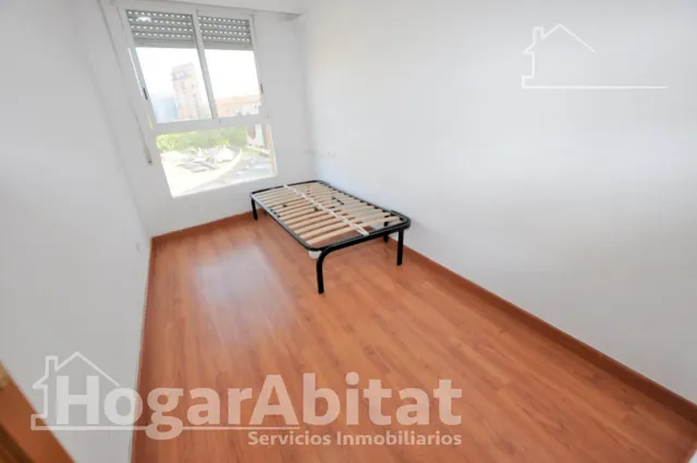 Amplitud y luminosidad para tu familia en este espacioso piso con ascensor y vistas despejadas — 15