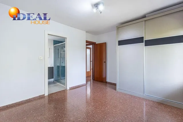 Piso con plaza de garaje cerrada junto a La Inmaculada, frente al río Genil. — 14