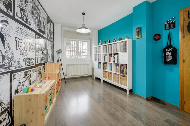 ¡Tu nuevo hogar te espera en Churriana de la Vega! Casa adosada con patio, garaje y futura parada de metro a pocos pasos. — 4
