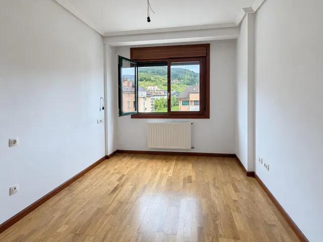 ¡a estrenar! dos dormitorios, terraza, garaje y trastero en Oviedo — 8