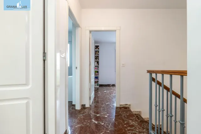 Encantadora Casa Reformada en Ogijares con Vistas y Espacios para Disfrutar — 16