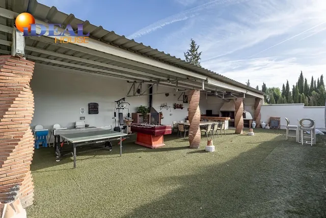 Chalet independiente con pozo propio y placas solares — 29