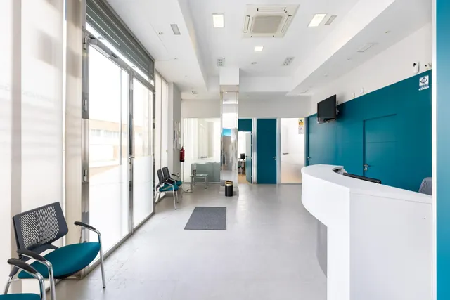 LOCAL COMERCIAL JUNTO AL CAMPUS DE LA SALUD — 4