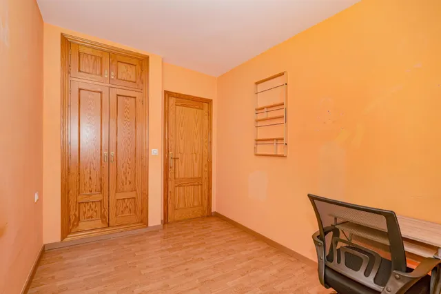 Luminoso piso de 2 dormitorios con garaje y terraza acristalada — 17