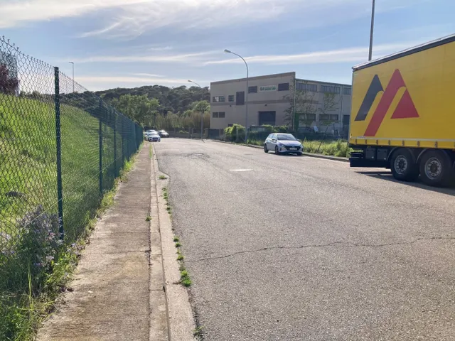 Nave industrial con solar de 5.105 m2 en Massanet de la Selv - foto 5