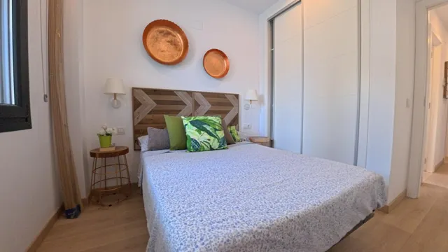 Amplio apartamento de esquina en planta baja con parcela y estudio exterior — 20