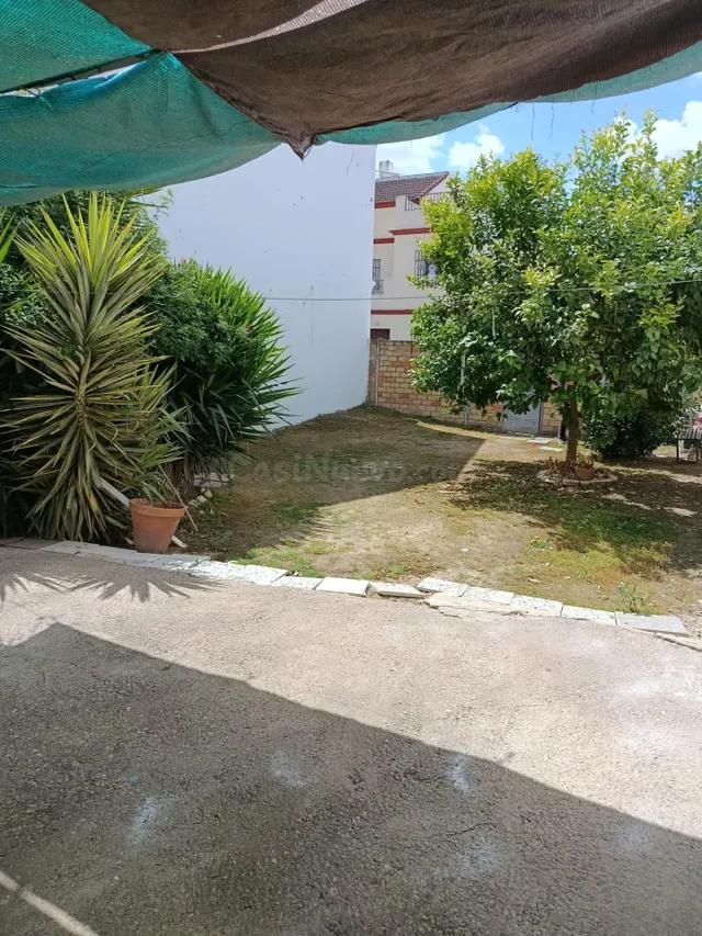 Solar urbano de 121 m2 en Alcalá del Río (Sevilla) para cons - foto 3