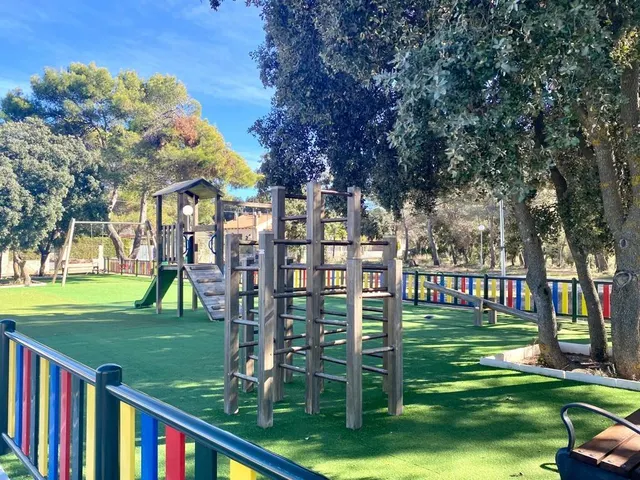 Parcela de 801m2 prácticamente llana, con muy buenas vistas — 22