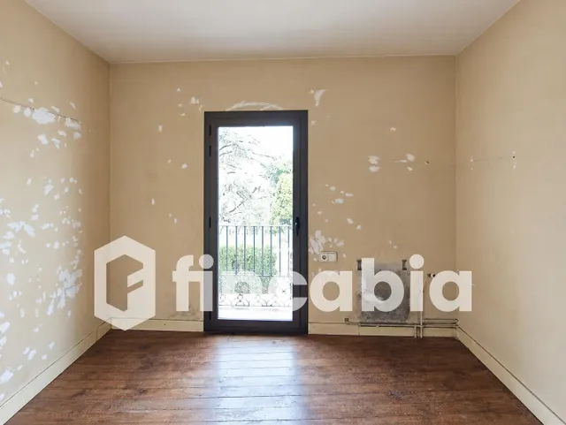 Casa para reformar con patio, balcones y local en Breda — 41