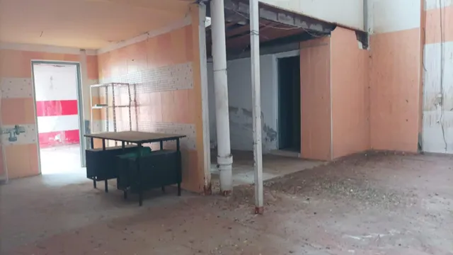 Gran local comercial a la venta — 4