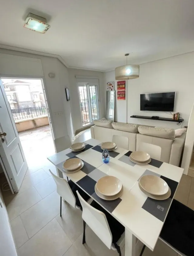 Amplio Adosado en Calas de Santiago Bernabeu , 3 dorm. 3 baños , Garaje , Piscina comun. etc. — 7