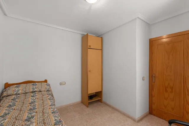 Bungalow planta baja con piscina y jardines en Los Balcones — 13