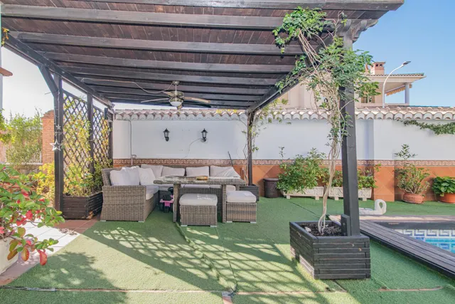 Encantador chalet ubicado en la mejor zona de Maracena, con Barbacoa y Piscina — 50