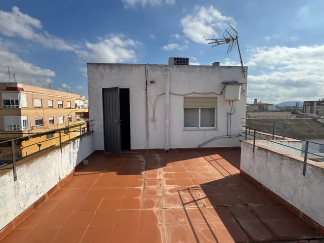 Casa con amplia cochera, terraza y patio. — 23