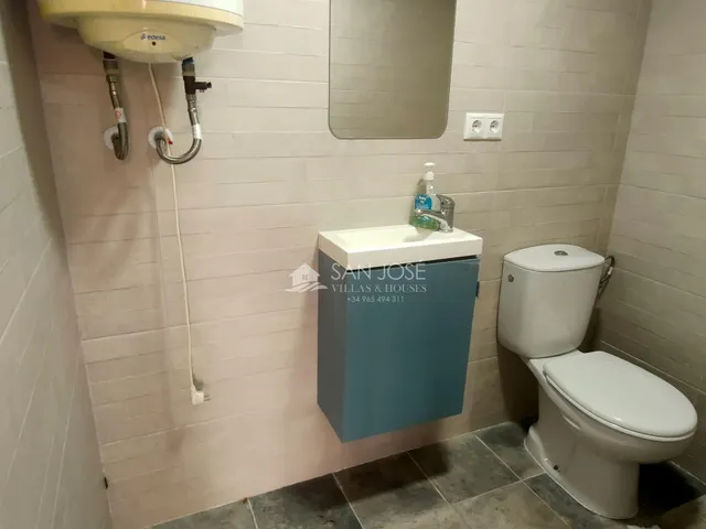 SE VENDE CHALET CON PISCINA EN MUY BUEN ESTADO EN ASPE ZONA DE UCHEL — 32