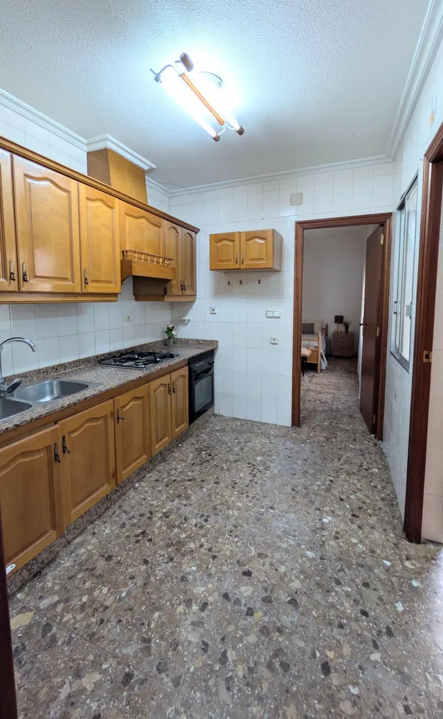 ¡Oportunidad única en la zona de Plaza de Barcelona!. Planta baja con entrada independiente y gran patio pisable. — 22
