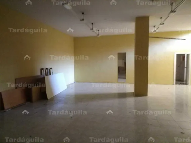 ESTUPENDO LOCAL COMERCIAL EN LA MEJOR ZONA DE LA AVENIDA COMUNEROS — 4