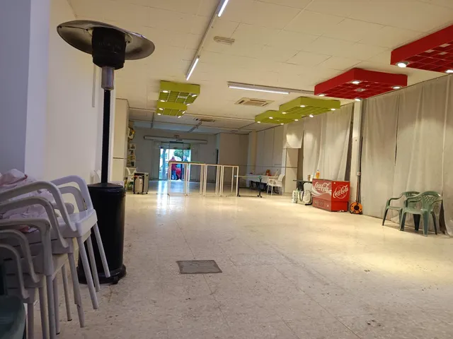 ALQUILER LOCAL EN CAMAS — 4